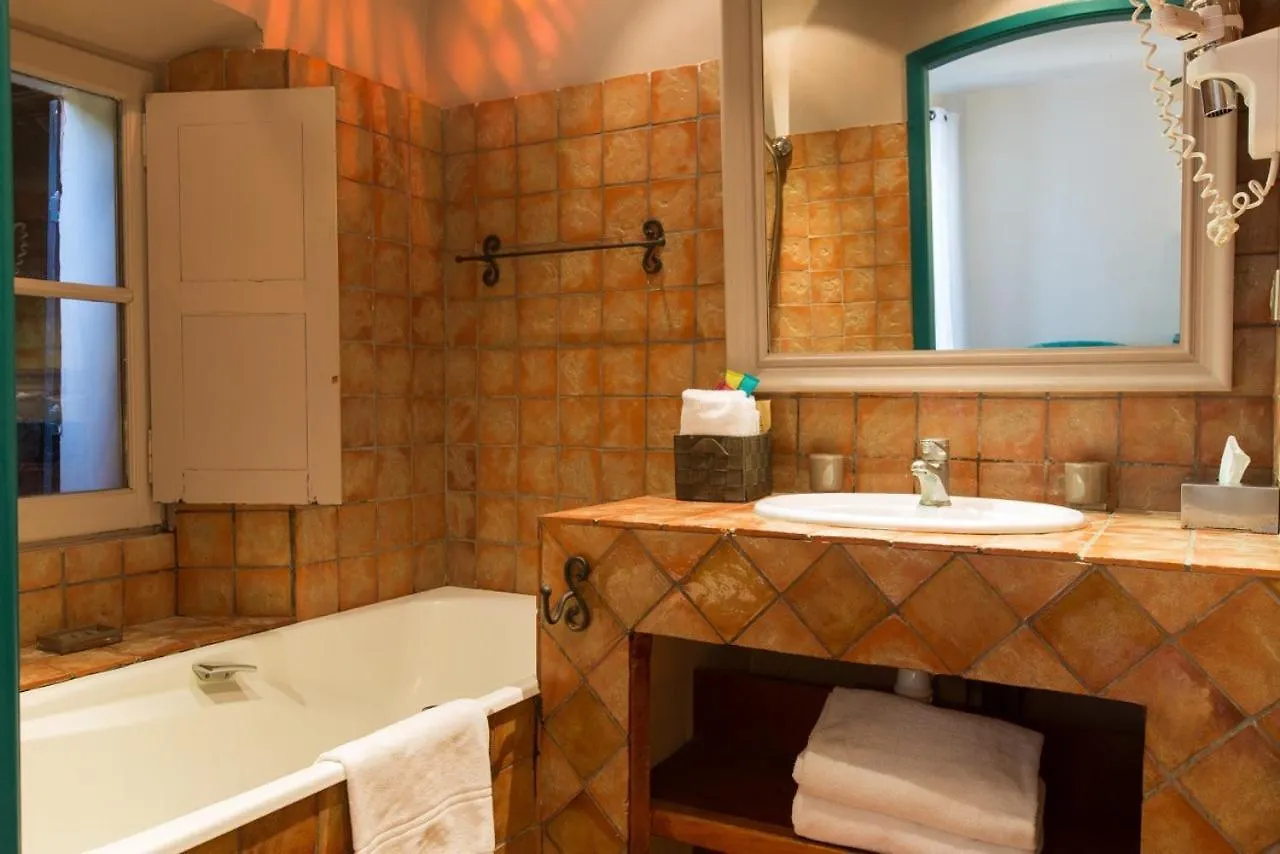 Le Jardin D'Emile Hotel Cassis 3*,  France